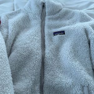 Women’s Patagonia fleece.